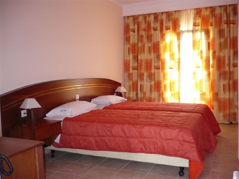 Corfu Maris Otel 4*